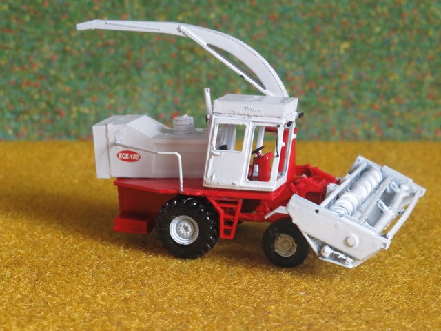 Rostselmash ensileuse KCK 100 avec coupe herbe                .JPG