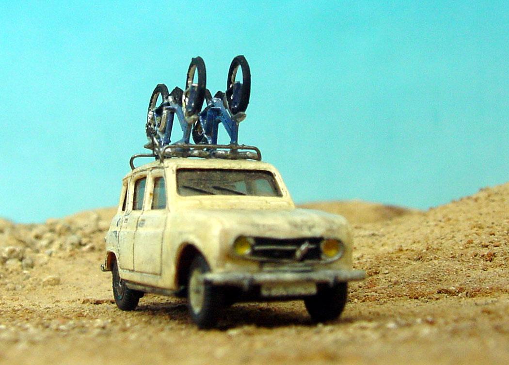 RENAULT LA 4L DE L'AMI SALQUES 2.JPG