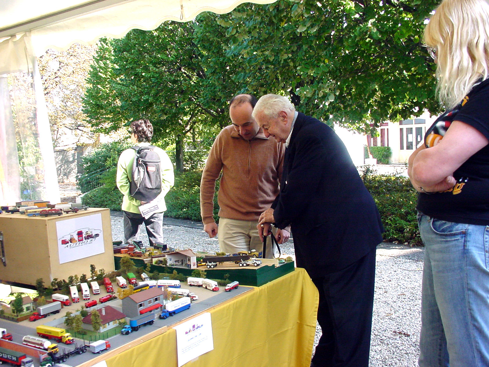 Monsieur Paul BERLIET en visite sur notre stand, voir aussi photos:919,920,921,922,923 c ,923 et 925