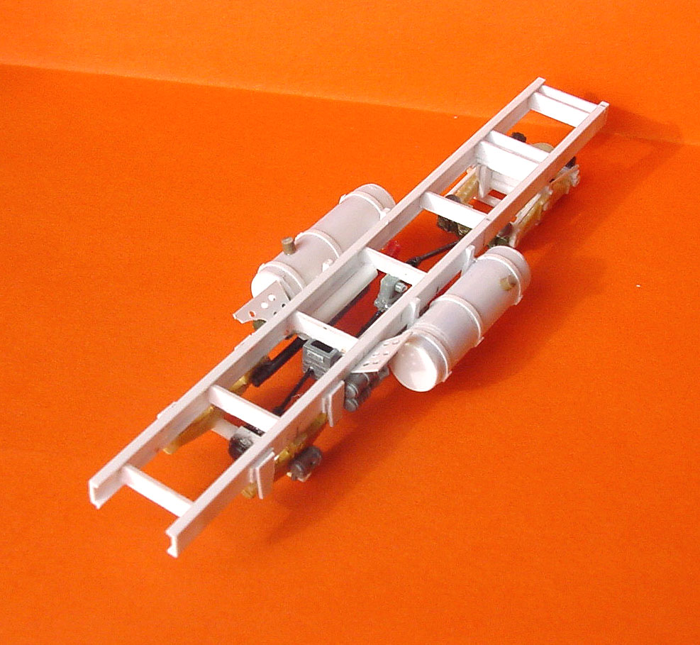 Le chassis et ses accessoirs bis.jpg